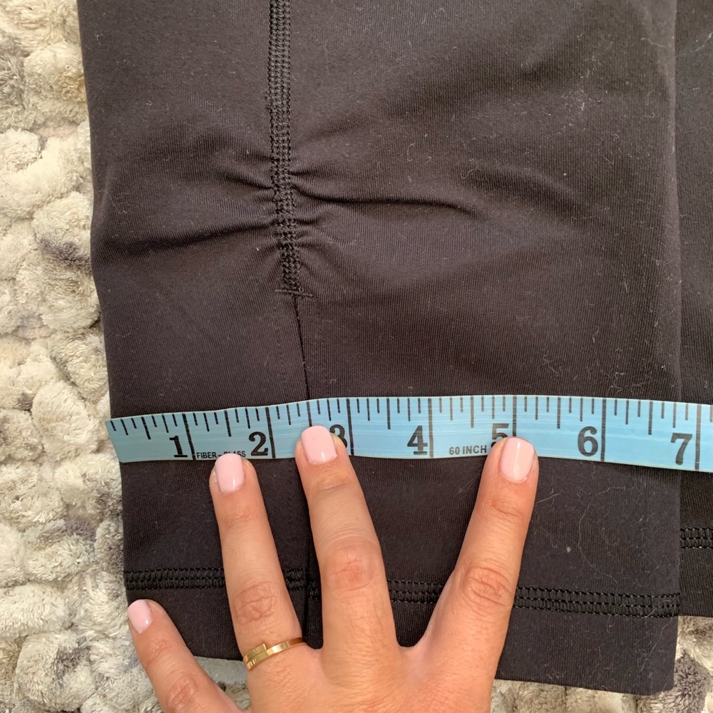 LULULEMON black crops - Picture 7 of 8